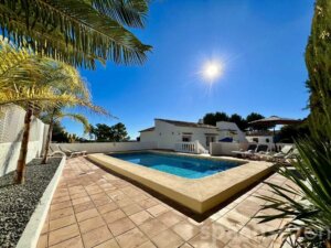 Logement de vacances avec un grand jardin méditerranéen