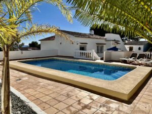 Logement de vacances avec un grand jardin méditerranéen