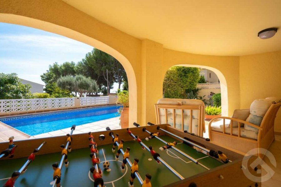 Villa de vacance avec baby-foot dans le jardin à moraira