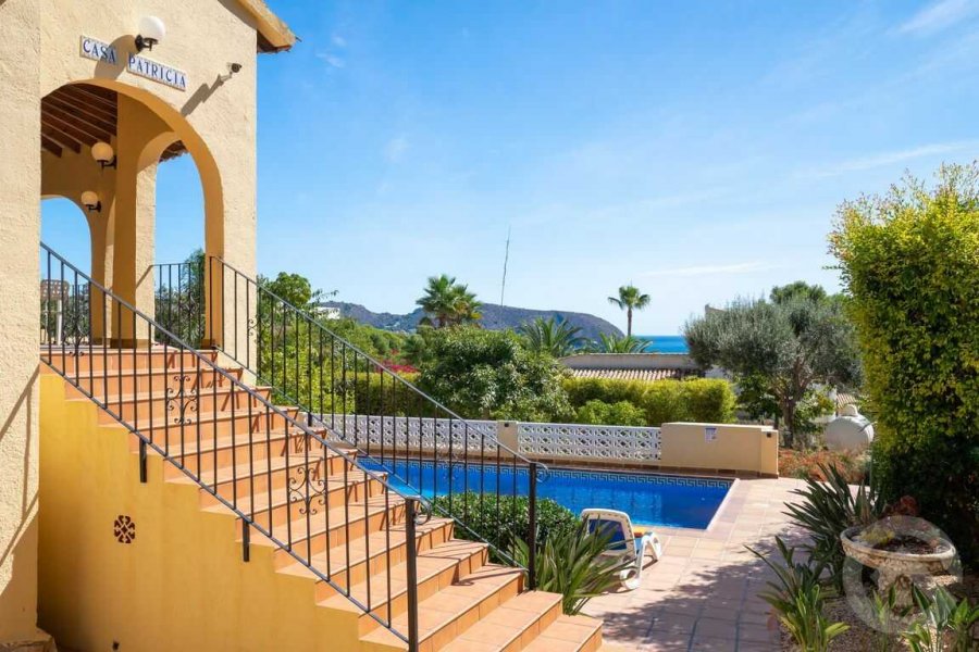 Villa de vacance avec grand jardin et piscine privée à Moraira
