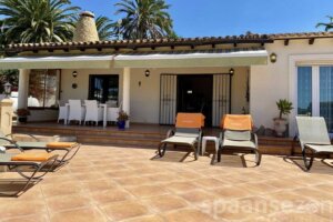 louer villa pour 6 personnes avec grand jardin à Moraira