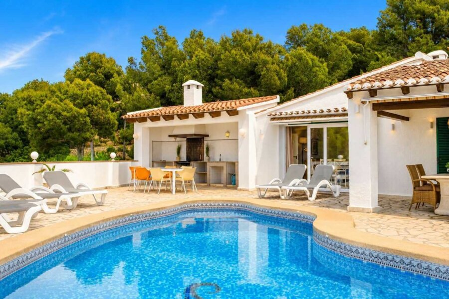 Villa de vacances Naranja avec une piscine privée limpide dans le jardin