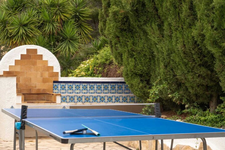 La Villa Naranja à Moraira dispose d’une table de ping-pong dans le jardin.