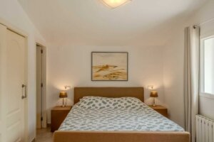 Chambre des maîtres avec un lit de 180 x 200cm à Moraira