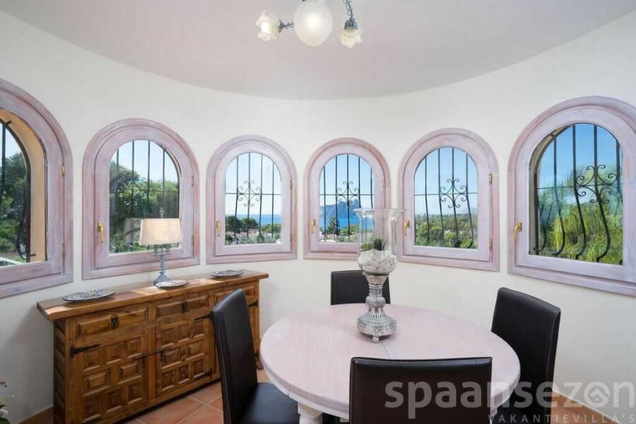 Villa vue mer à Moraira avec un appartement au dernier étage
