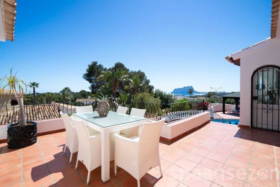 Villa vue de mer avec une grande terrasse avec vue panoramique sur la mer à Moraira