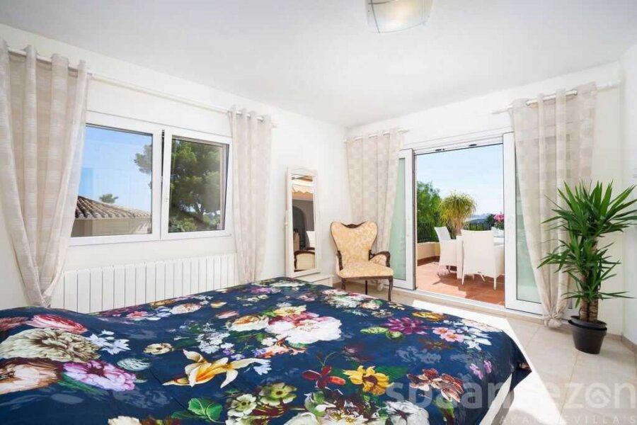 Chambre des maîtres avec vue sur la mer à Moraira